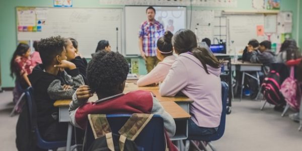 Veja como é importante garantir a segurança patrimonial de escolas e como faz total diferença.