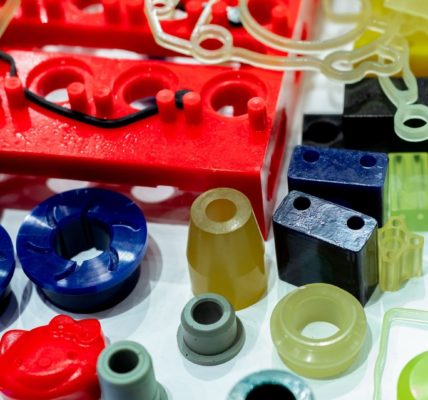 Plástico de engenharia: conheça os benefícios garantidos pelas peças